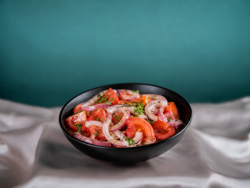 سلطة بصل و طماط / Onion and tomato salad