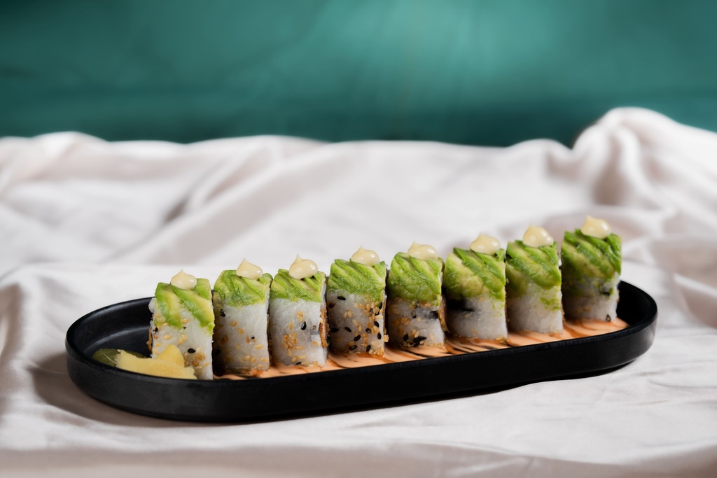 سوشي درغون أفوكادو 4 / Sushi dragon avocado 4